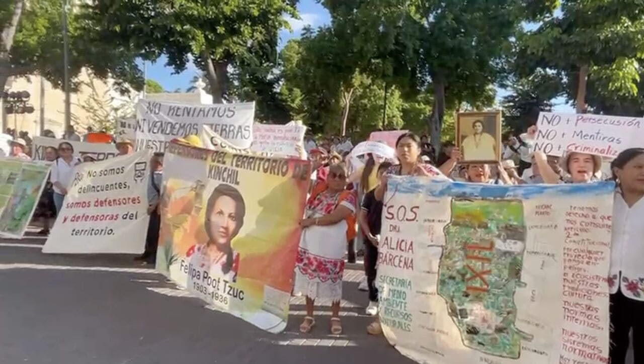21 de marzo de 2026. En las calles de Mérida, capital de Yucatán, habitantes de diferentes comunidades realizaron una marcha por la defensa del territorio. Foto: Colectivo Defensores y Protectores del Futuro de Ixil
